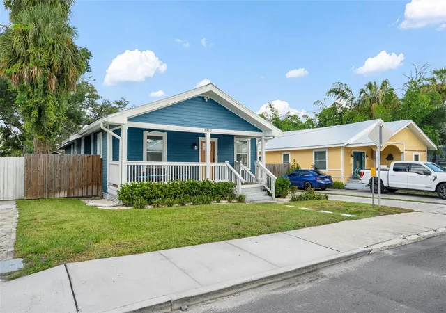 Photo 2 of Single family home for sale at 2910 N Ola Ave, Tampa, FL 33602 | MLS# TB8527739 | Listing updated on 2026-09-01