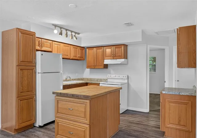 4th image of 397 Sw 2Nd St, Largo, FL 33770 | MLS# TB8527748