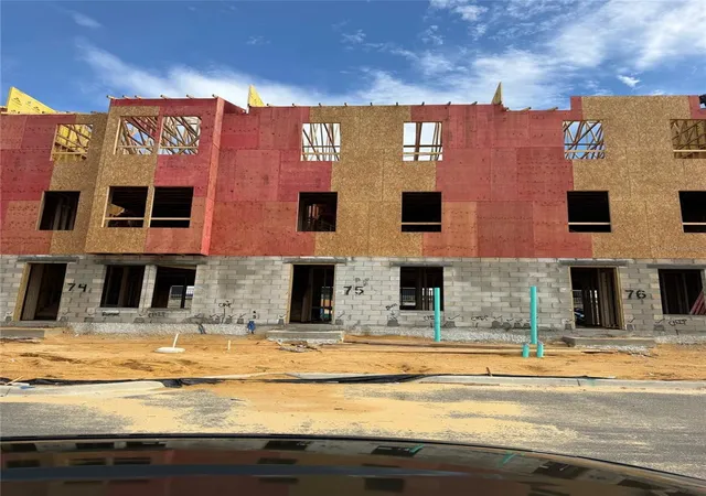 Photo 2 of Townhouse for sale at 15165 Groveside Rd, Winter Garden, FL 34787 | MLS# O6423895 | Listing updated on 2026-08-04