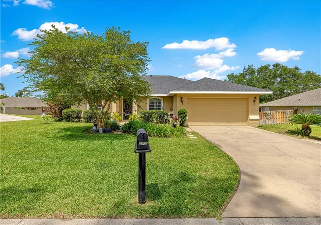 Photo 3 of Sale Pending at 2208 SE 24th Terrace, Ocala, FL 34471 | MLS# OM728197 | Listing updated on 2026-08-24