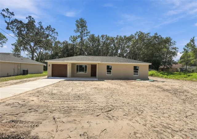 Photo 1 of Single family home for sale at 8 Sequoia Dr Crse, Ocklawaha, FL 32179 | MLS# GC541847 | Listing updated on 2026-10-07