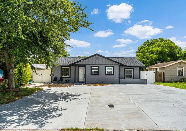 1st image of 1305 29th St W, Bradenton, FL 34205 | MLS# TB8527774