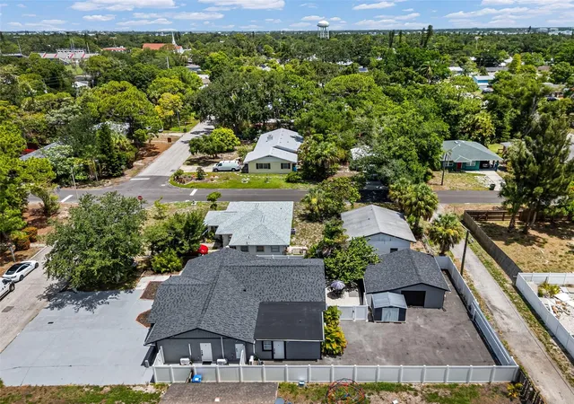 3rd image of 1305 29Th St W, Bradenton, FL 34205 | MLS# TB8527774