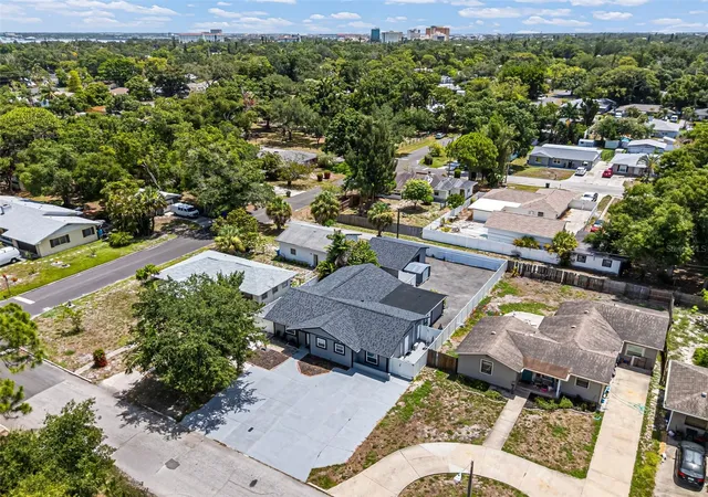 4th image of 1305 29Th St W, Bradenton, FL 34205 | MLS# TB8527774