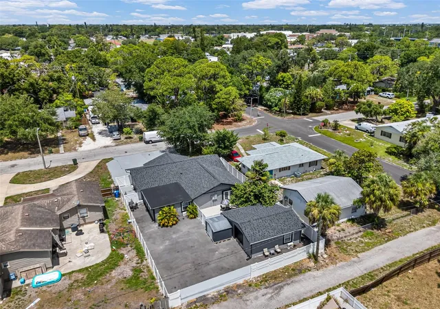 5th image of 1305 29Th St W, Bradenton, FL 34205 | MLS# TB8527774