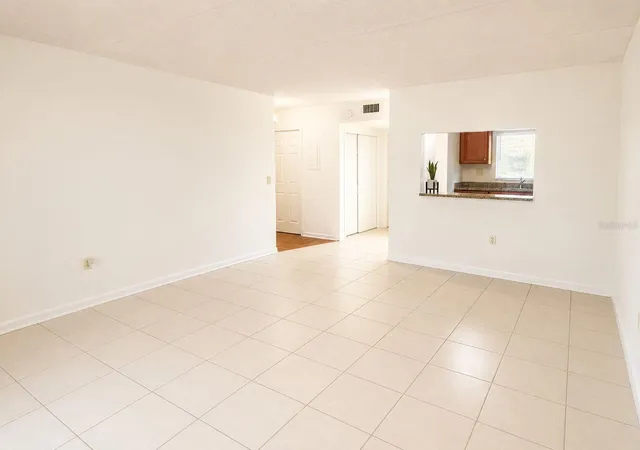 Photo 3 of Condo for sale at 2812 Somerset Park Dr #105, Tampa, FL 33613 | MLS# TB8527782 | Listing updated on 2026-09-25