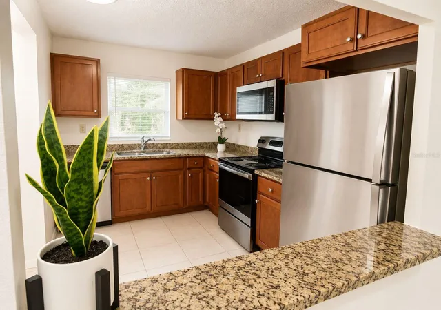 Photo 4 of Condo for sale at 2812 Somerset Park Dr #105, Tampa, FL 33613 | MLS# TB8527782 | Listing updated on 2026-09-25