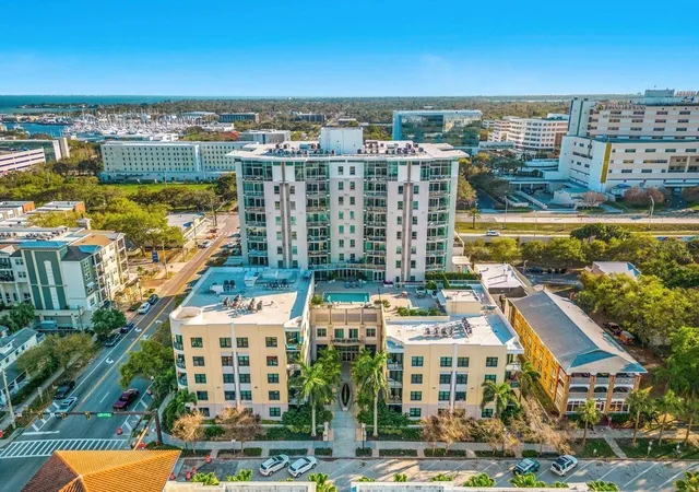 Photo 2 of Condo for sale at 400 4th Avenue S #408, Saint Petersburg, FL 33701 | MLS# TB8527789 | Listing updated on 2026-08-30