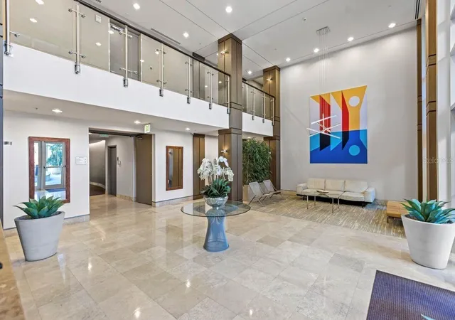 Listing Photo 2 - Condo for sale in building located at 400 4Th Ave S, St. Petersburg, FL 33701 - Unit #408