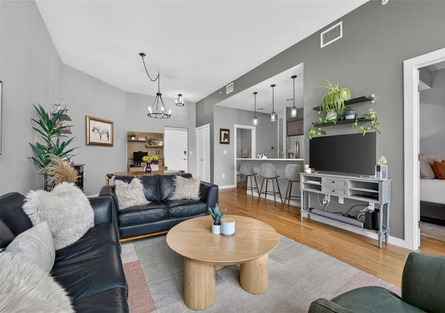 Photo 3 of Condo for sale at 400 4th Avenue S #408, Saint Petersburg, FL 33701 | MLS# TB8527789 | Listing updated on 2026-10-15