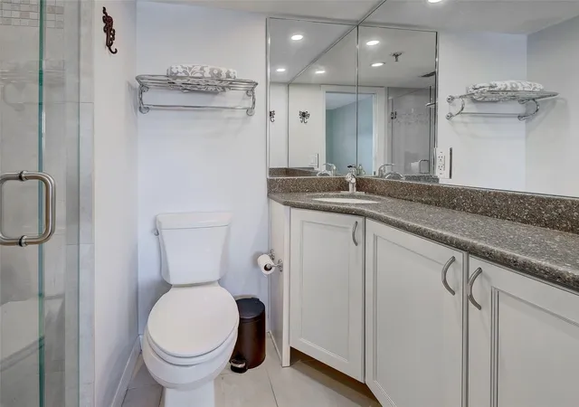 Listing Photo 2 - Condo for sale in building located at 232 Saint Augustine Ave, Venice, FL 34285 - Unit #207