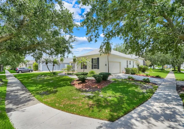 Photo 3 of Single family home for sale at 8003 Belshire Dr, Orlando, FL 32835 | MLS# O6423936 | Listing updated on 2026-08-14