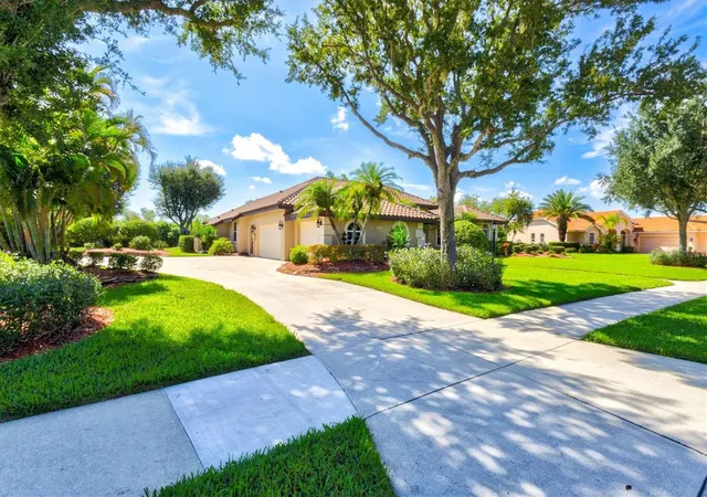 Photo 4 of Single family home for sale at 7373 S Serenoa Dr, Sarasota, FL 34241 | MLS# A4699588 | Listing updated on 2026-09-24