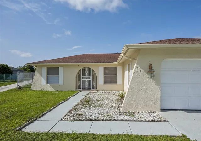 3rd image of 714 Tournament Ln, Kissimmee, FL 34759 | MLS# S5153439