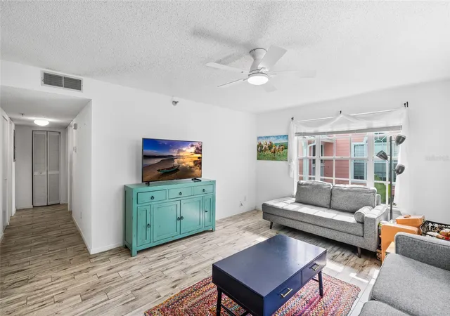 3rd image of 3002 W Cleveland St #B6, Tampa, FL 33609 | MLS# TB8527836