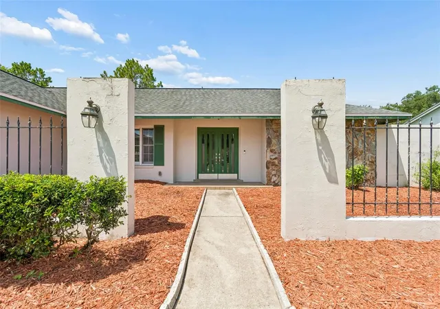 Photo 3 of Single family home for sale at 9237 Pebble Crk Dr, Tampa, FL 33647 | MLS# TB8527842 | Listing updated on 2026-09-02