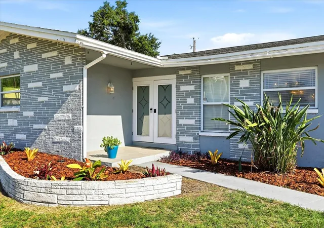 3rd image of 1354 62nd Avenue S, Saint Petersburg, FL 33705 | MLS# TB8527851