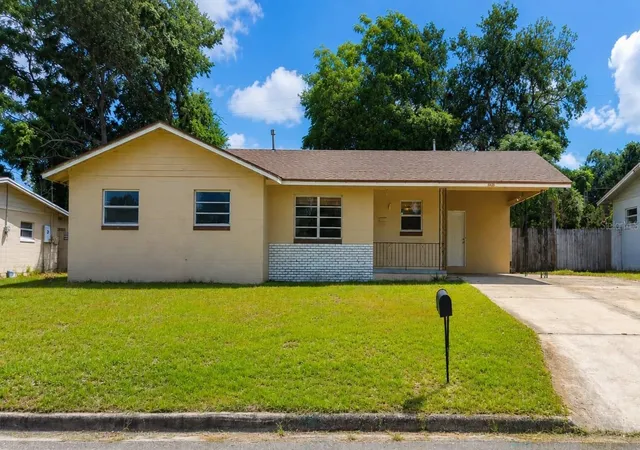 Photo 1 of Single family home for sale at 5820 Harrington Dr, Orlando, FL 32808 | MLS# S5153445 | Listing updated on 2026-08-22