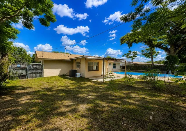 Photo 3 of Single family home for sale at 5820 Harrington Dr, Orlando, FL 32808 | MLS# S5153445 | Listing updated on 2026-08-22