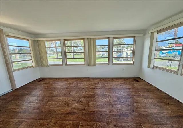 Photo 2 of Manufactured home for sale at 416 Palo Verde Dr, Leesburg, FL 34748 | MLS# G5114878 | Listing updated on 2026-10-23