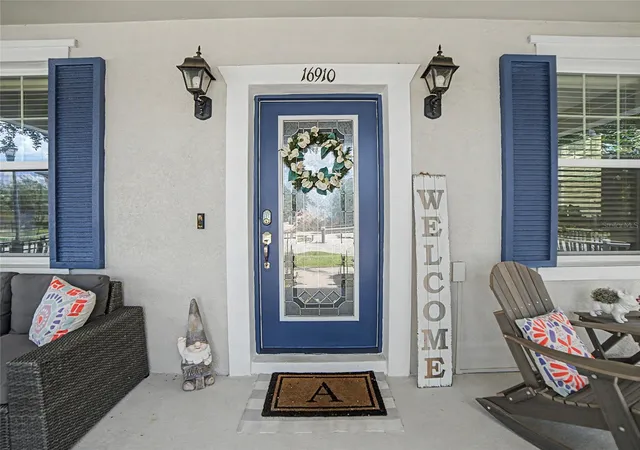 Photo 3 of Single family home for sale at 16910 Dorman Rd, Lithia, FL 33547 | MLS# TB8527874 | Listing updated on 2026-09-23