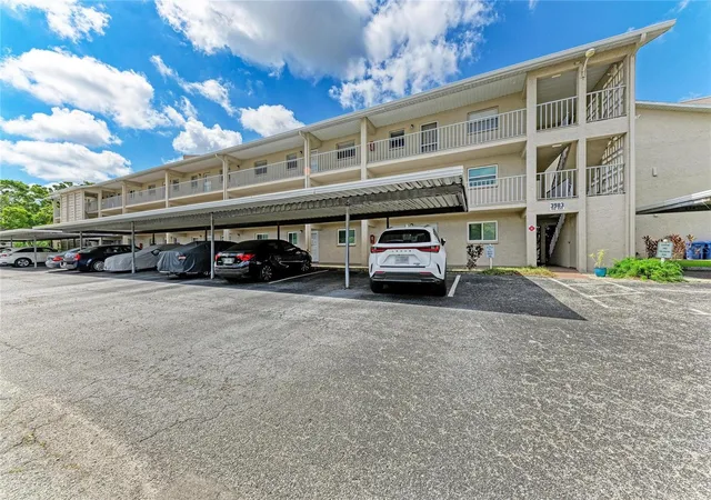 Listing Photo 1 - Condo for sale in building located at 3983 Maceachen Blvd, Sarasota, FL 34233 - Unit #434