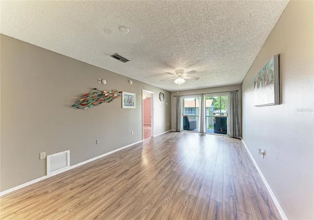 Listing Photo 4 - Condo for sale in building located at 3983 Maceachen Blvd, Sarasota, FL 34233 - Unit #434