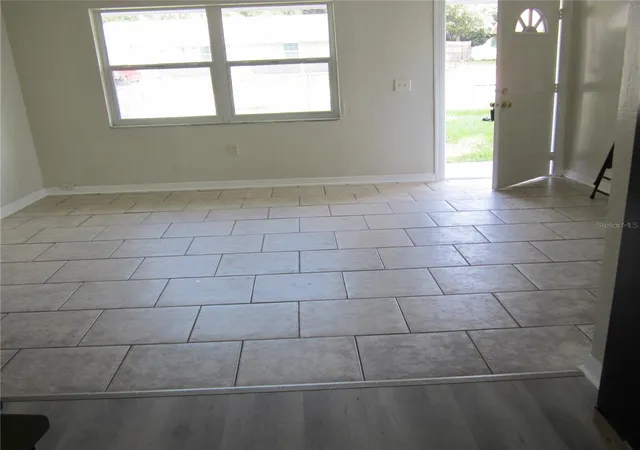 3rd image of 520 W Ella J Gilmore St, Apopka, FL 32703 | MLS# O6423990