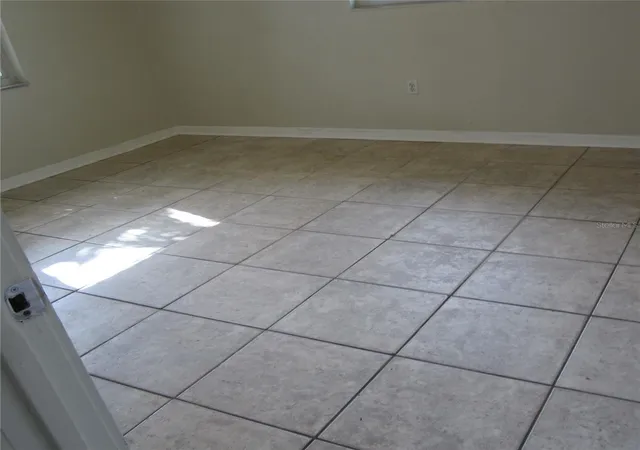4th image of 520 W Ella J Gilmore St, Apopka, FL 32703 | MLS# O6423990