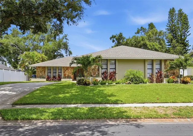 1st image of 707 Knollwood Dr, Largo, FL 33770 | MLS# TB8527885