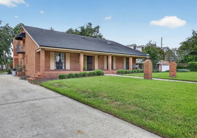 Photo 4 of Single family home for sale at 306 Oak Ests Dr, Orlando, FL 32806 | MLS# O6423993 | Listing updated on 2026-09-04