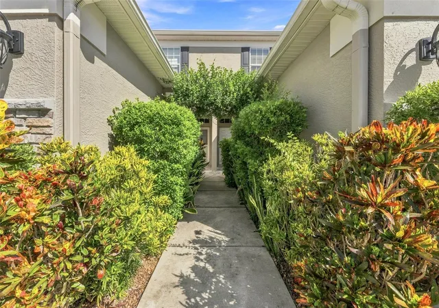 Photo 3 of Townhouse for sale at 11220 Windsor Pl Cir, Tampa, FL 33626 | MLS# TB8527888 | Listing updated on 2026-08-12