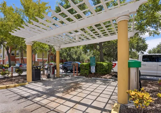 Listing Photo 2 - Condo for sale in building located at 4207 S Dale Mabry Hwy, Tampa, FL 33611 - Unit #2414