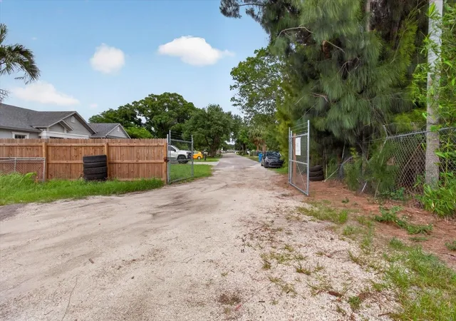 27th image of 6353 143rd Ave, Clearwater, FL 33760 | MLS# TB8527893