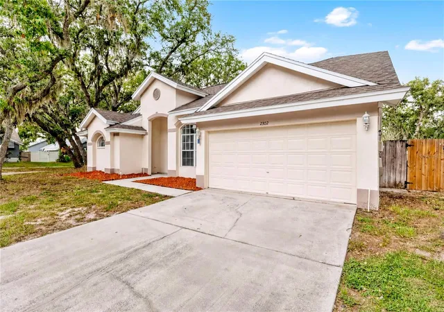 22nd image of 2302 Lyncrest Ct, Valrico, FL 33596 | MLS# O6424001