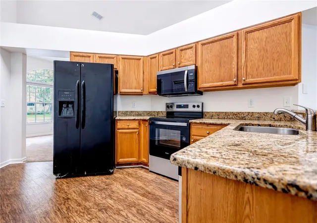 5th image of 2302 Lyncrest Ct, Valrico, FL 33596 | MLS# O6424001