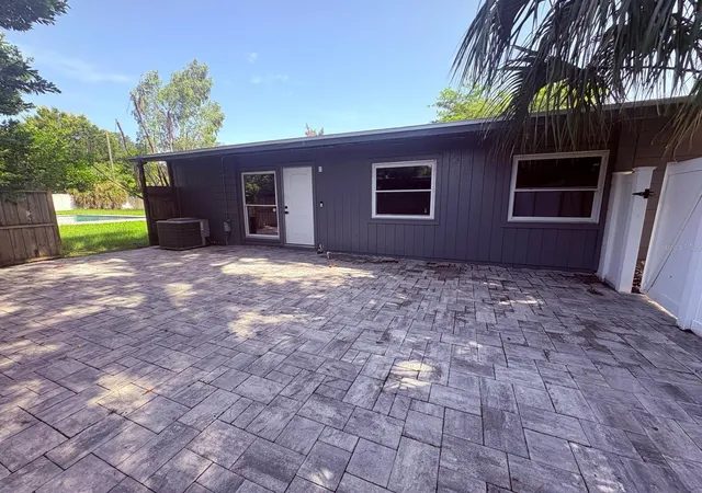 Photo 4 of Single family home for sale at 885 Carnation Dr, Winter Park, FL 32792 | MLS# S5153456 | Listing updated on 2026-09-05