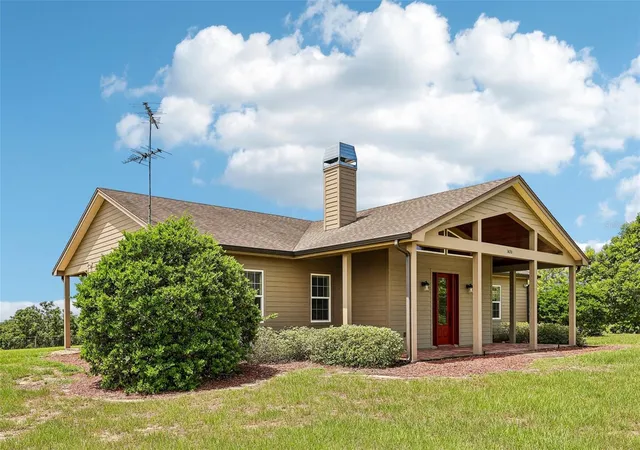 Photo 3 of Single family home for sale at 3670 Lake Hatchineha Rd, Haines City, FL 33844 | MLS# L4963418 | Listing updated on 2026-08-15