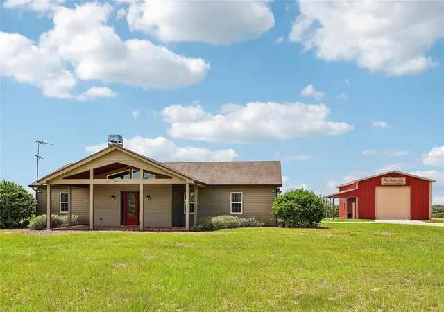 Photo 4 of Single family home for sale at 3670 Lake Hatchineha Rd, Haines City, FL 33844 | MLS# L4963418 | Listing updated on 2026-08-15