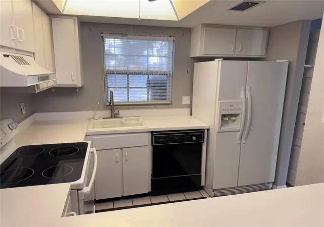 Listing Photo 5 - Condo for sale in building located at 1201 N Mcmullen Booth Rd, CLEARWATER, FL 33759