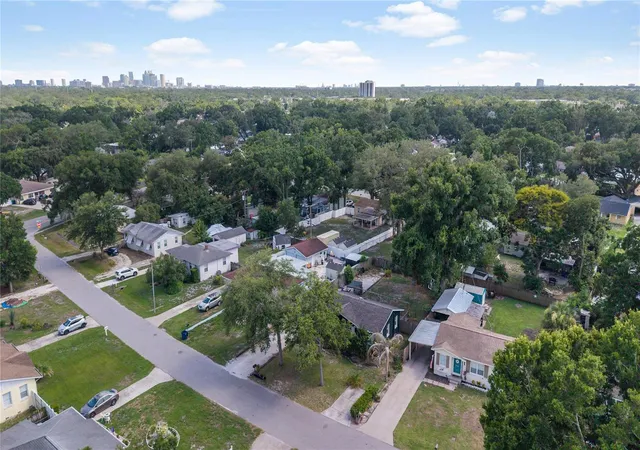 Photo 32 of Single family home for sale at 1010 W Berry Ave, Tampa, FL 33603 | MLS# TB8527927 | Listing updated on 2026-09-13