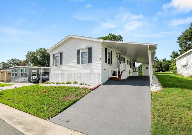 Photo 3 of Manufactured home for sale at 618 Cassandra Ln, Lakeland, FL 33809 | MLS# L4963419 | Listing updated on 2026-10-11