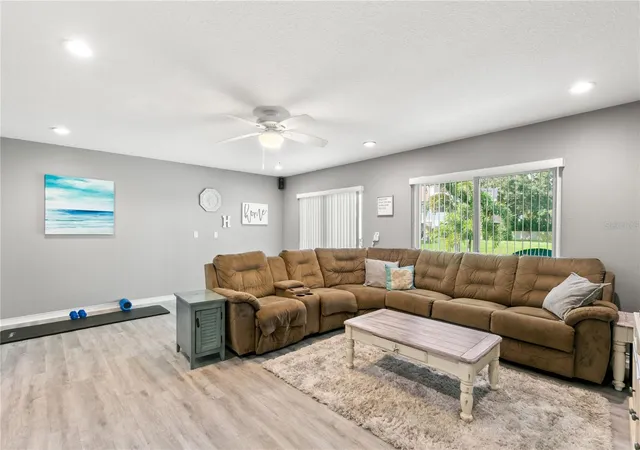 5th image of 2376 Hanover Dr, Dunedin, FL 34698 | MLS# TB8527945