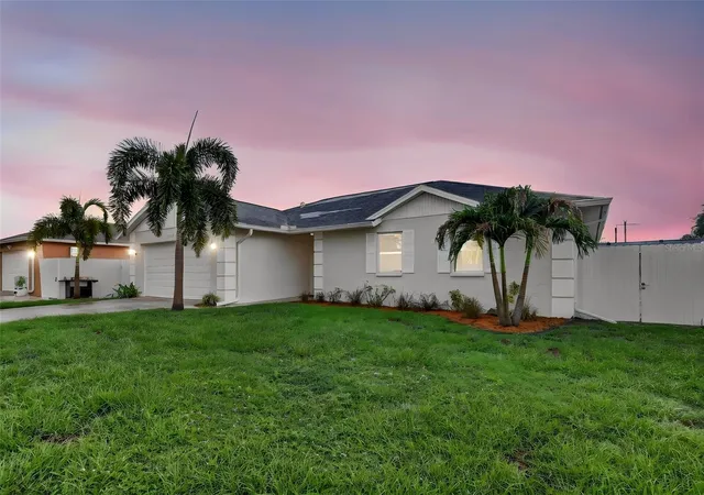 Photo 2 of Single family home for sale at 4063 Palau Dr, Sarasota, FL 34241 | MLS# A4699619 | Listing updated on 2026-09-15