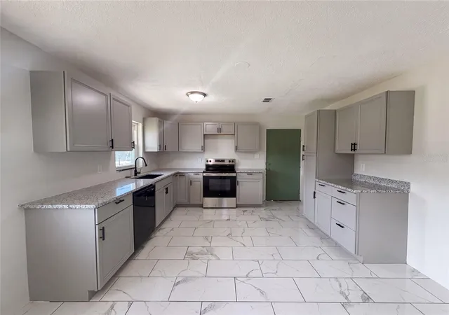 Photo 2 of Sale Pending at 417 Calumet Rd, Avon Park, FL 33825 | MLS# O6424052 | Listing updated on 2026-09-25