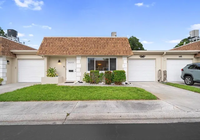4th image of 8235 Burgundy Dr N #3, Pinellas Park, FL 33781 | MLS# TB8527969