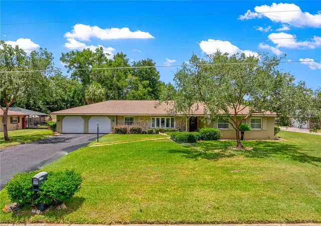 Photo 2 of Single family home for sale at 3963 Se 15th Street, Ocala, FL 34471 | MLS# OM728230 | Listing updated on 2026-09-22