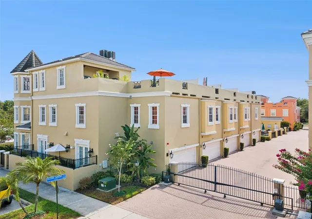 Photo 2 of Townhouse for sale at 2402 Victoria Gdns Ln, Tampa, FL 33609 | MLS# O6424072 | Listing updated on 2026-10-02