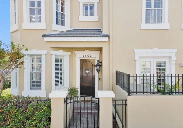 Photo 3 of Townhouse for sale at 2402 Victoria Gdns Ln, Tampa, FL 33609 | MLS# O6424072 | Listing updated on 2026-10-02