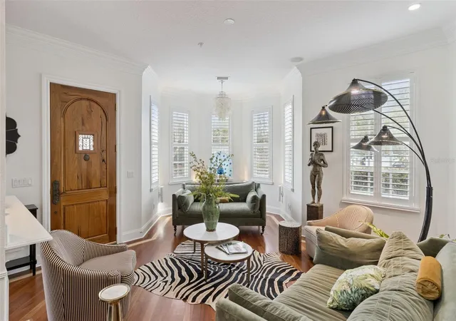 Photo 4 of Townhouse for sale at 2402 Victoria Gdns Ln, Tampa, FL 33609 | MLS# O6424072 | Listing updated on 2026-10-02